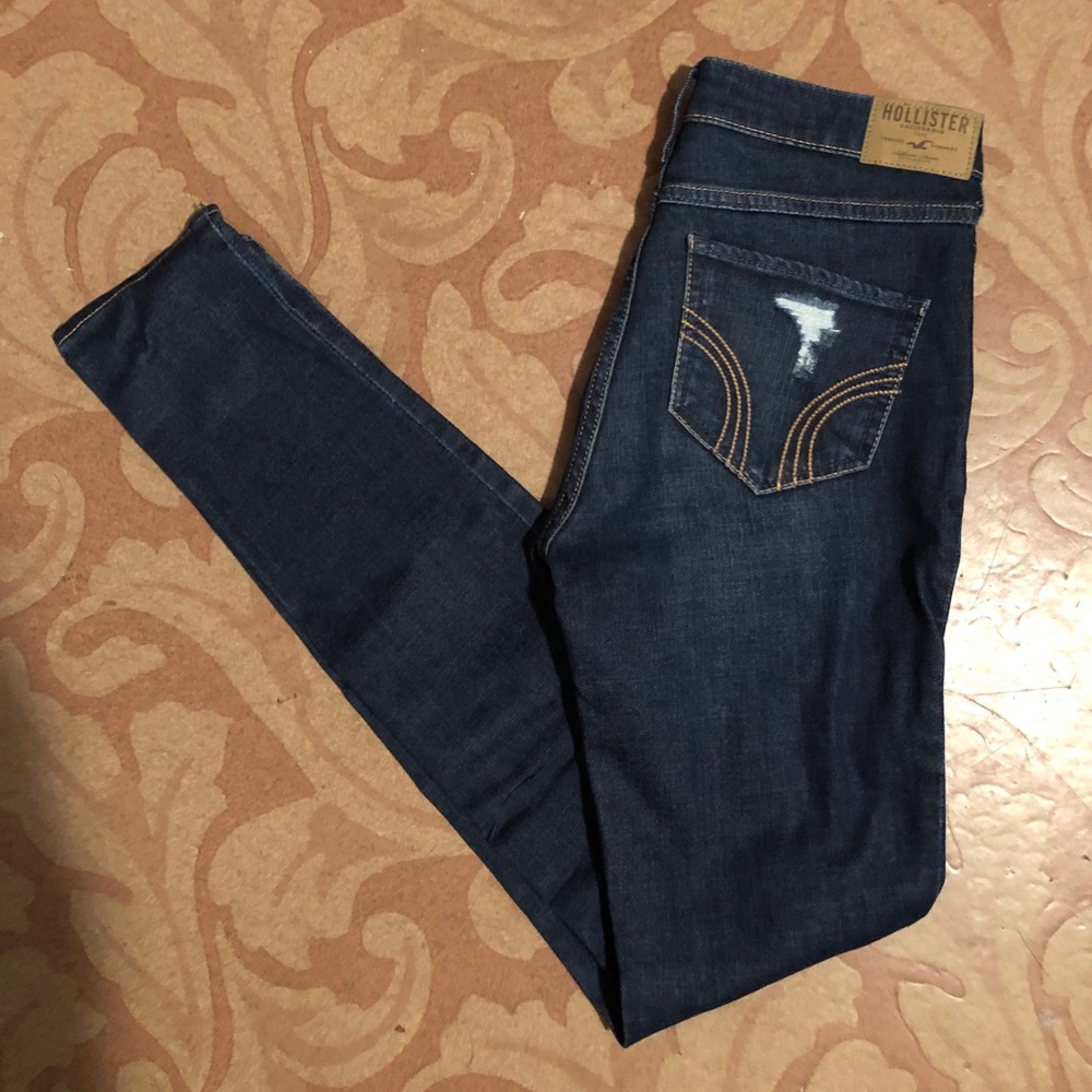 Hollister distressed skinny jean size 1